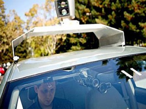 Беспилотный Google-автомобиль на дорогах Калифорнии